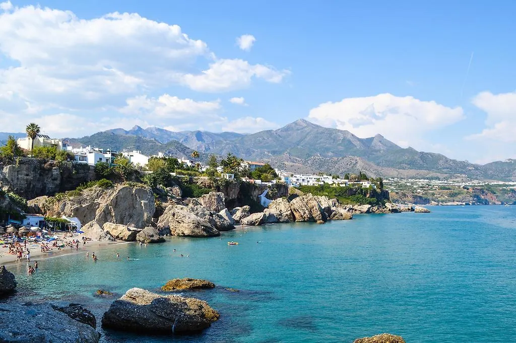 فندق Easy Nerja Bronce بيت ضيافة